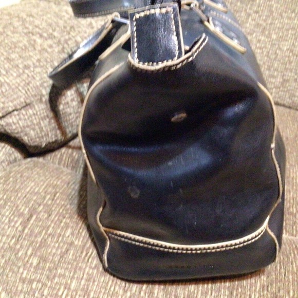 Reaction KennethCole BlackTote SilverHardware BeigeStitching ZipTop OnePocket - Picture 4 of 10
